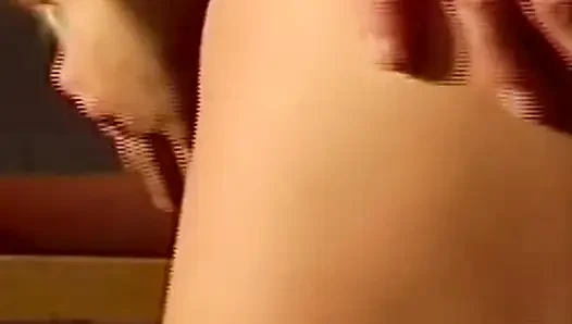 Rosebud si cewek sange ini di-anal habis-habisan sampai lubang pantatnya menganga lebar