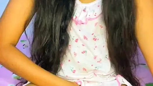 Kerala mallu evli kadın amcığını parmaklıyor ve anal seks yapıyor