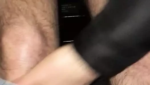 Sahilde striptiz ve işemek