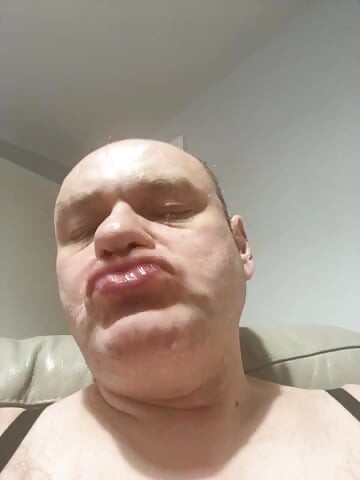 Solo gay crossdresser