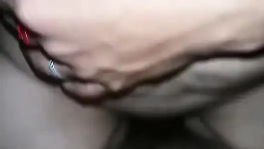Большая задница, галопующая в ванной