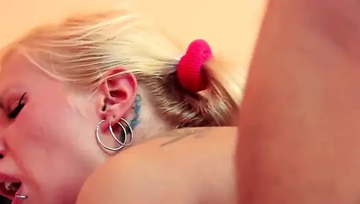 Mit mädchen im heißen zimmer gefickt