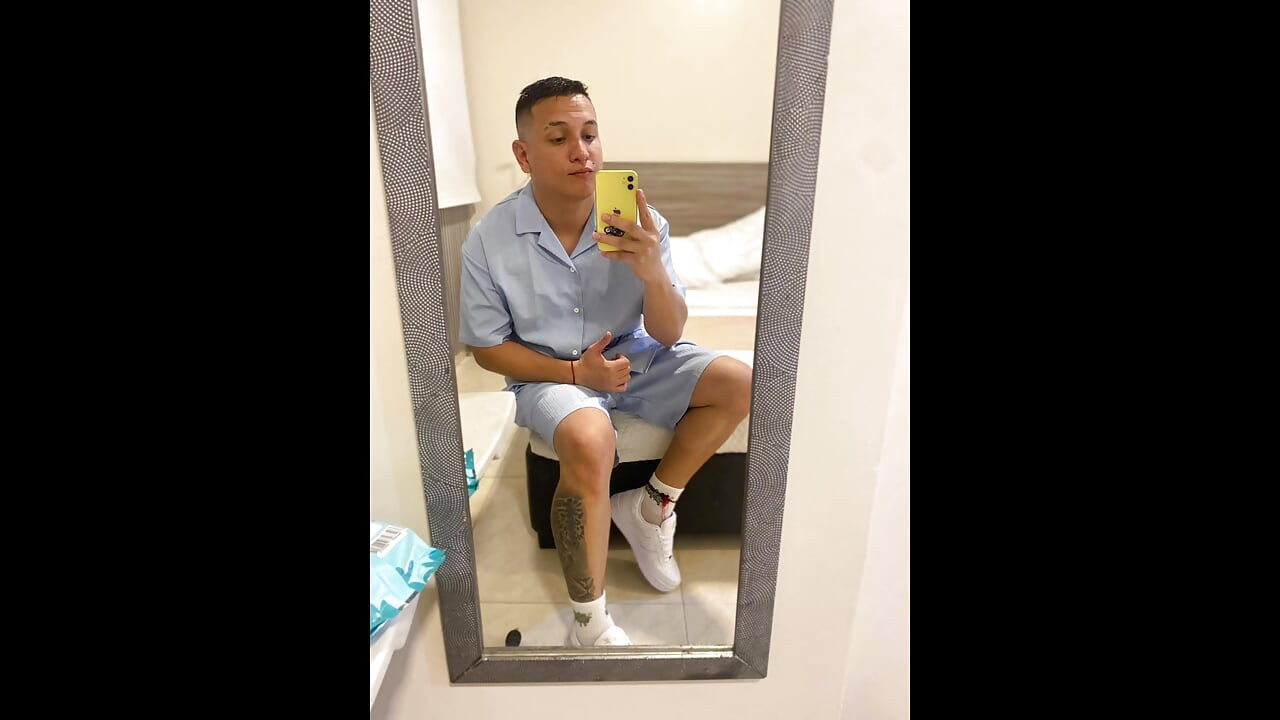 WALKING THROUGH THE CITY OF CARTAGENA AND THEN YOU SIT DOWN TO ADORE MY BIG FEET AS I DESERVE