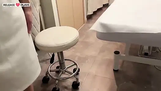 Встреча в спортзале сюрприз, замужняя женщина превращает простой визит в опасное искушение.