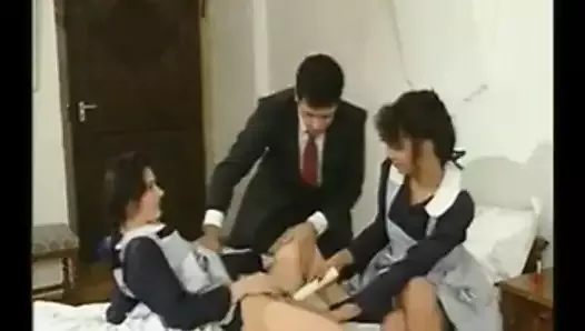 De jeunes lycéennes sexy se font baiser par leur prof