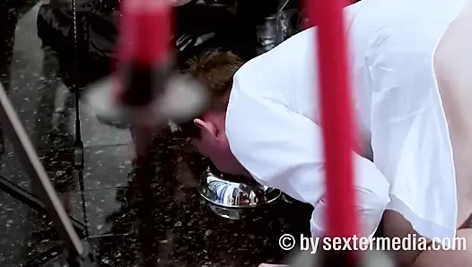 Волосатая киска с фетишем бондажа