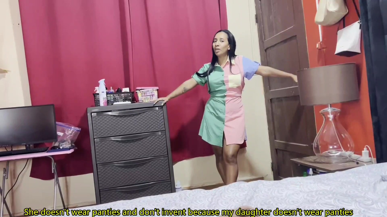 继母说：我的阴户是给你父亲的。英文字幕