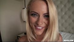 Mofos - одетая в бикини блондинка Cameron делает секс-видео