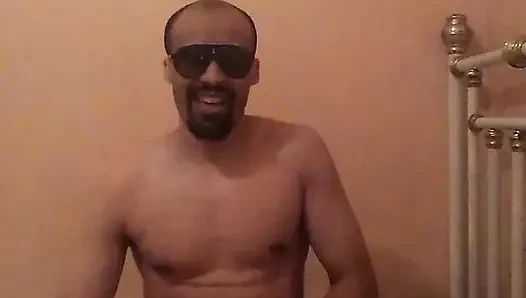 Seni sonuna kadar izlemeye devam edecek cazibe ve azdırma ile dolu samimi bir an