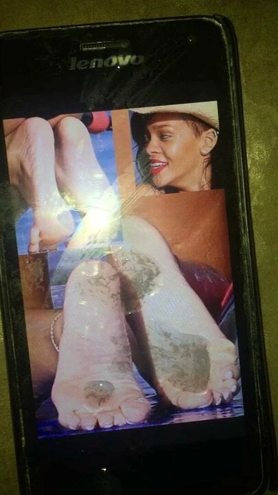 MASSIVE CUM ON RIHANNA SEXY FEET AND SOLES