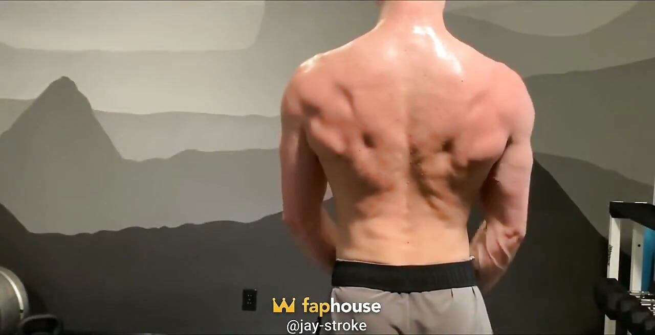 Post workout flex, strip och show-off