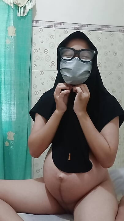 Viral Beautiful Hijab Student Has Illicit Sex With Her Classmates