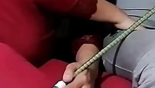 Üvey anne cummy tangasını kokluyor - bu baba değil, senin lanet yükün!