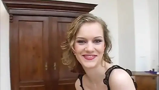 Masturbasi erotis di kamar tidur