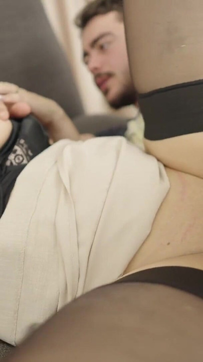 Ateşli büyük göğüslü orta yaşlı seksi kadın öğretmen edepsiz priscilla sadece Alman'dan çok daha fazlasını öğretiyor! | Klip 1
