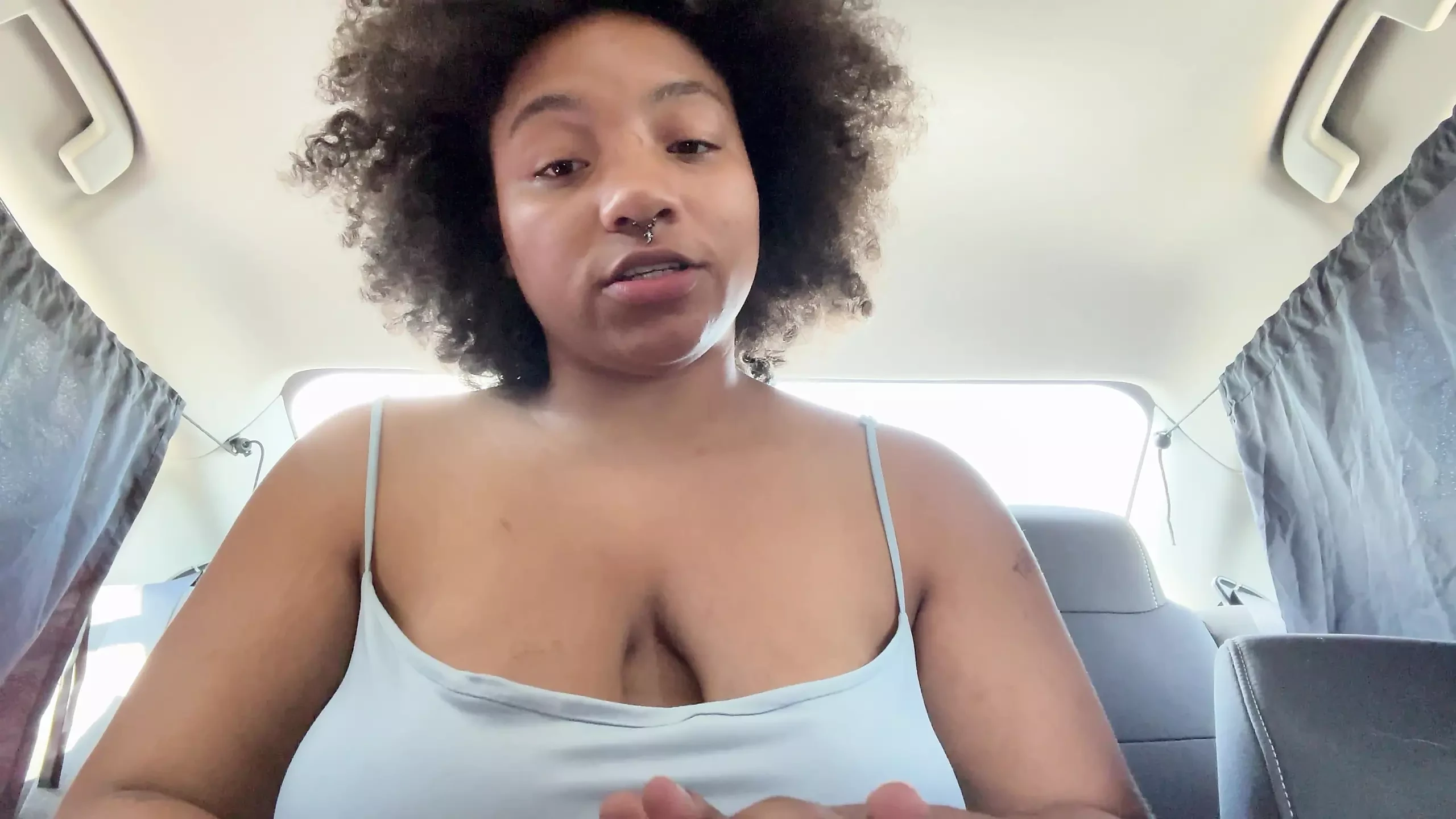 Solo public Ebony Unicorn BoobJob