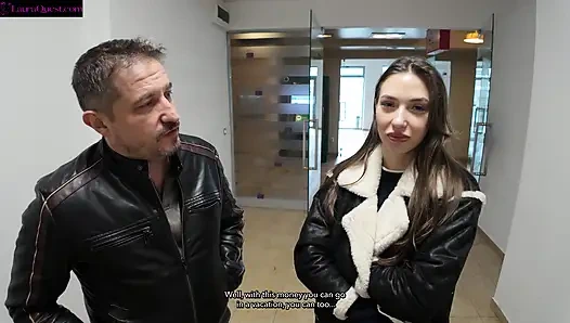 Он продал свою подругу в румынском отеле