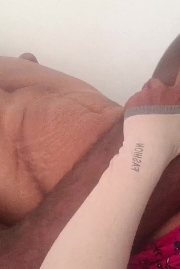Mi amigo chupando el pene de mi marido
