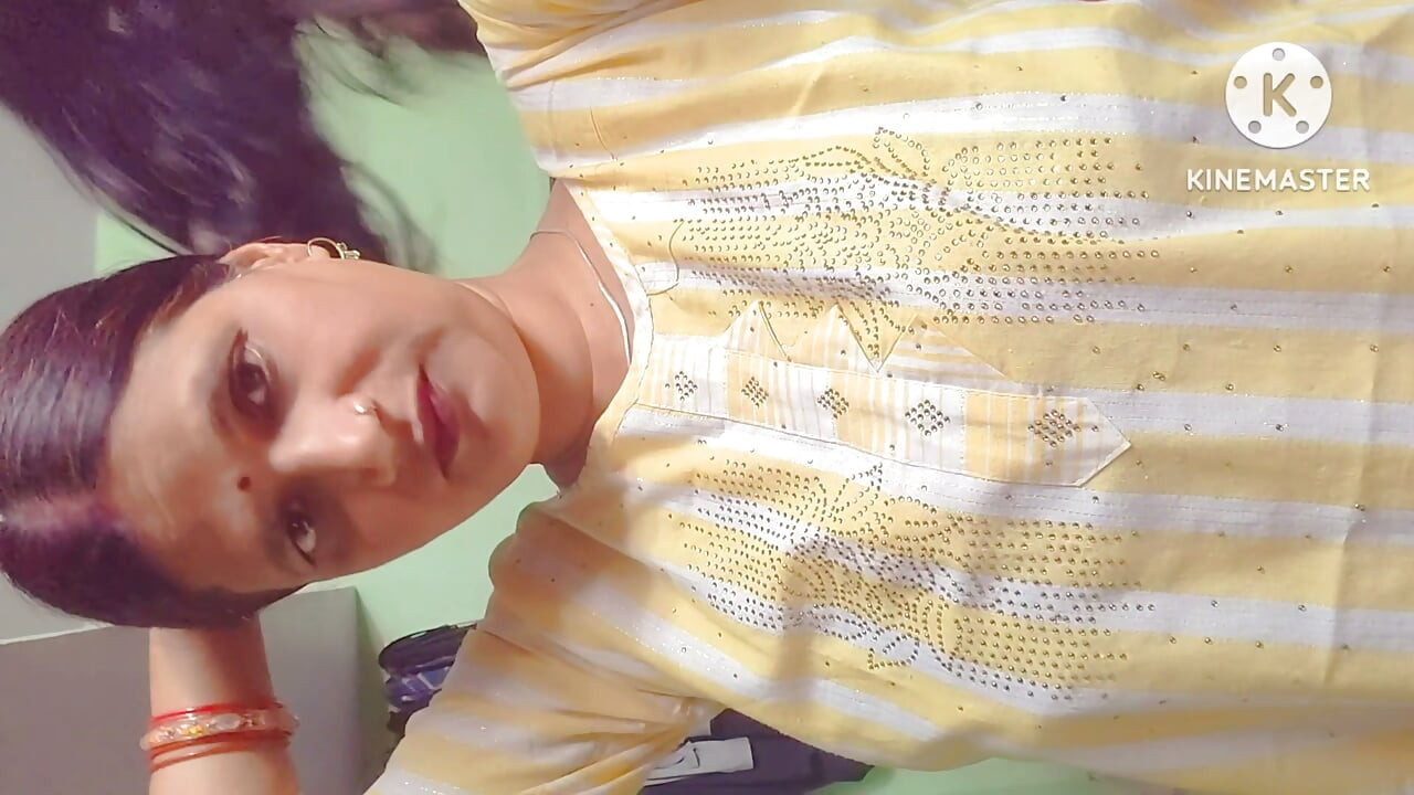Noida Wale Dost Ne Meri Bibi Ko Mere Hi Bed Par Choda
