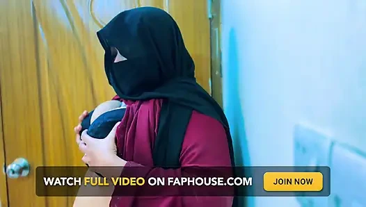 Pembantu mesir yang super sange lagi asik masturbasi di ruang kantor dan bosnya mulai ngocok kontol dengan melihatnya