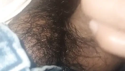 Cewek sange ini nyepong kontol sampai dicrot di mulut!