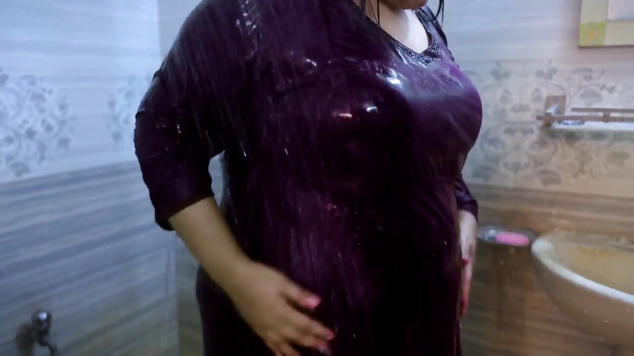 نساء عربيات ساخنات يستحمن