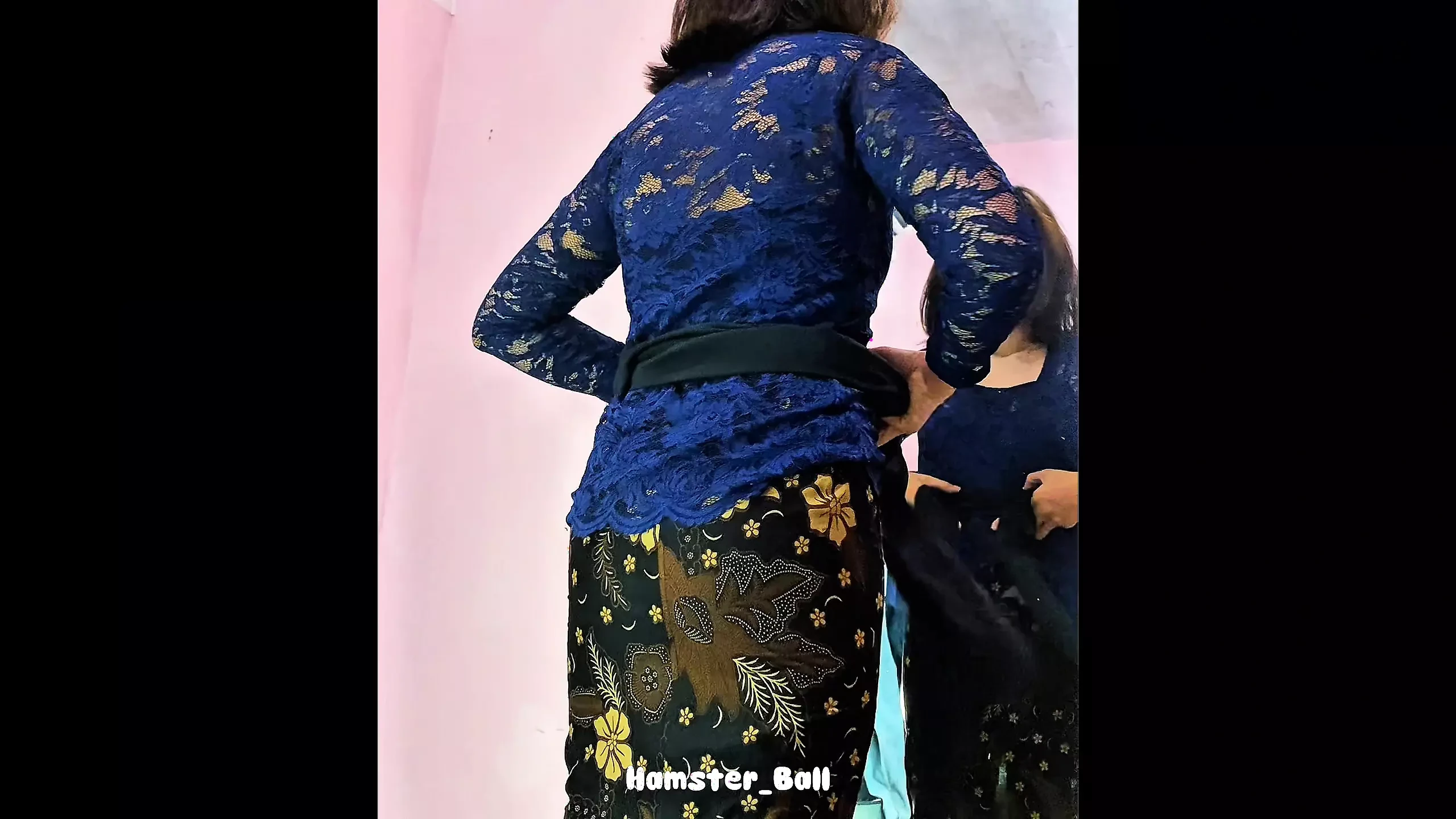 Fitting Hijab Kebaya Dress With Thai Maid