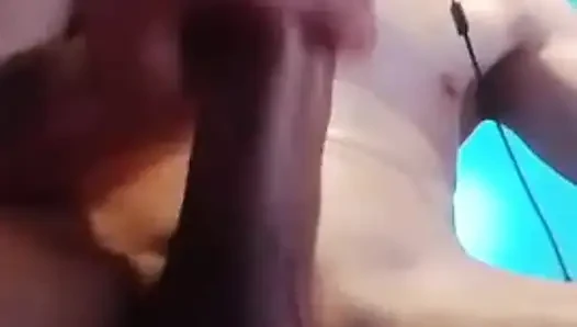 Sakso çekene kadar büyük yarağımı sıvazla