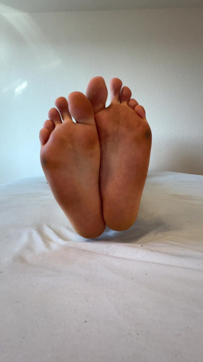 Would someone please lick my feet clean?