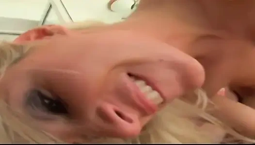 Heiße und junge ginger Devil liebt anal