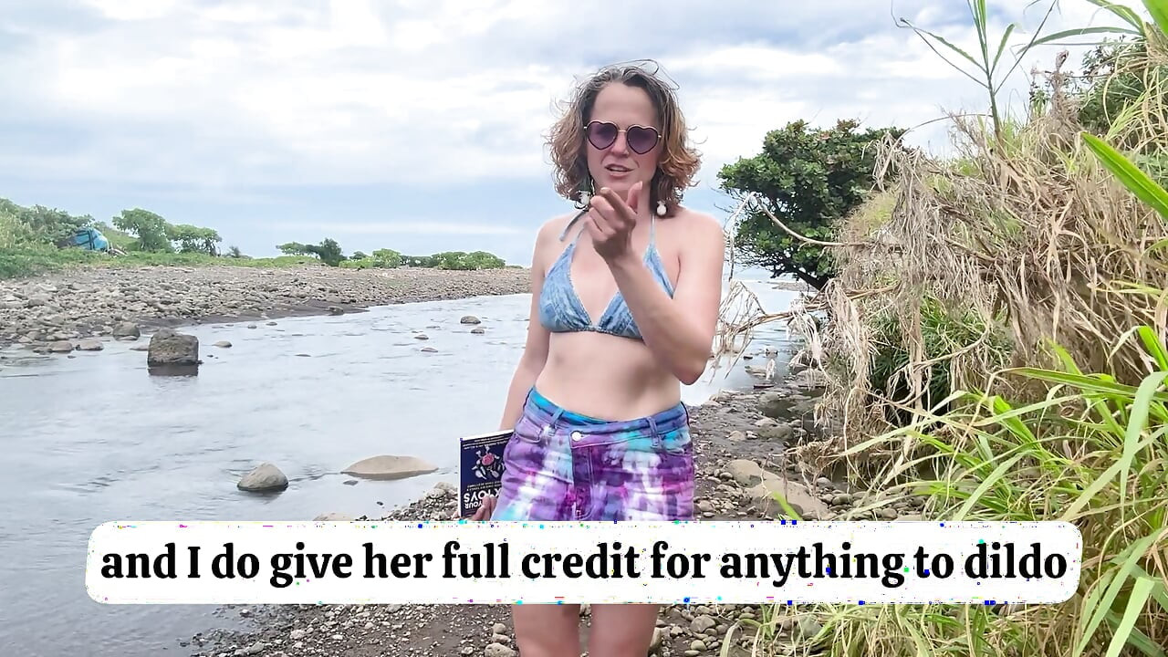 Suzy Wylde's Vlog TAKFT: DIY Bubble Wrap D!ldo Item.