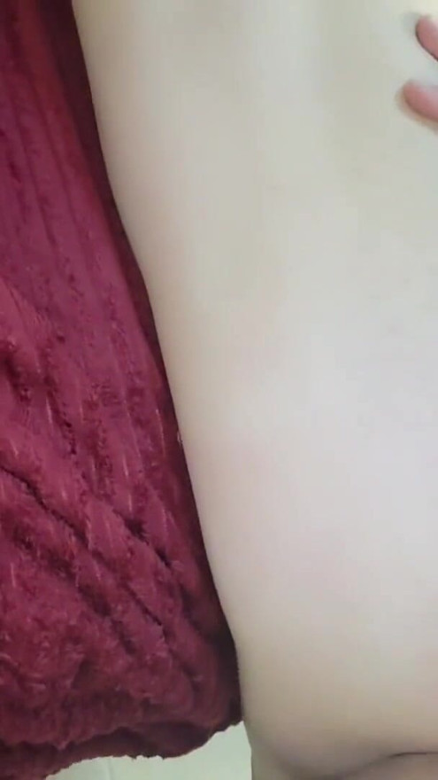 Stepsister gets easily fucked by her small-dicked stepsister. My stepsister is a sexy 27-year-old girl with a slim, sexy body. S | Clip 1