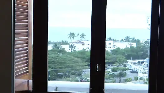 Am strand wichs ich viel, während ich genieße, wie sich meine schöne stiefmutter entspannen kann.