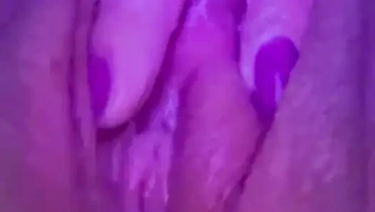 Karım onu dölle dolduran bir yarak istiyor