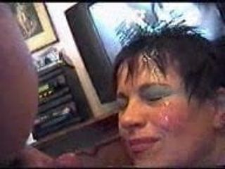 Камшот на лицо в домашнем видео