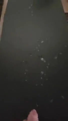 테이블 위의 거대한 사정