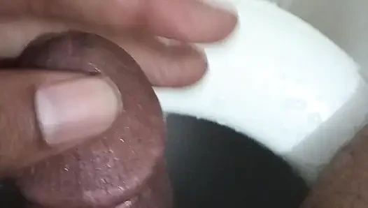 Ofisin tuvaletinde mastürbasyon yapıyor