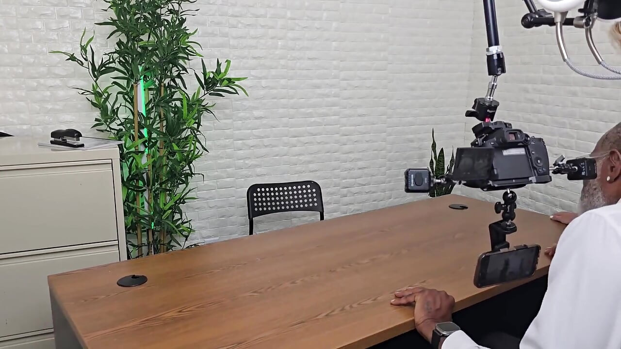 Married Parent Fucks the Principal Huge BBC in His Office