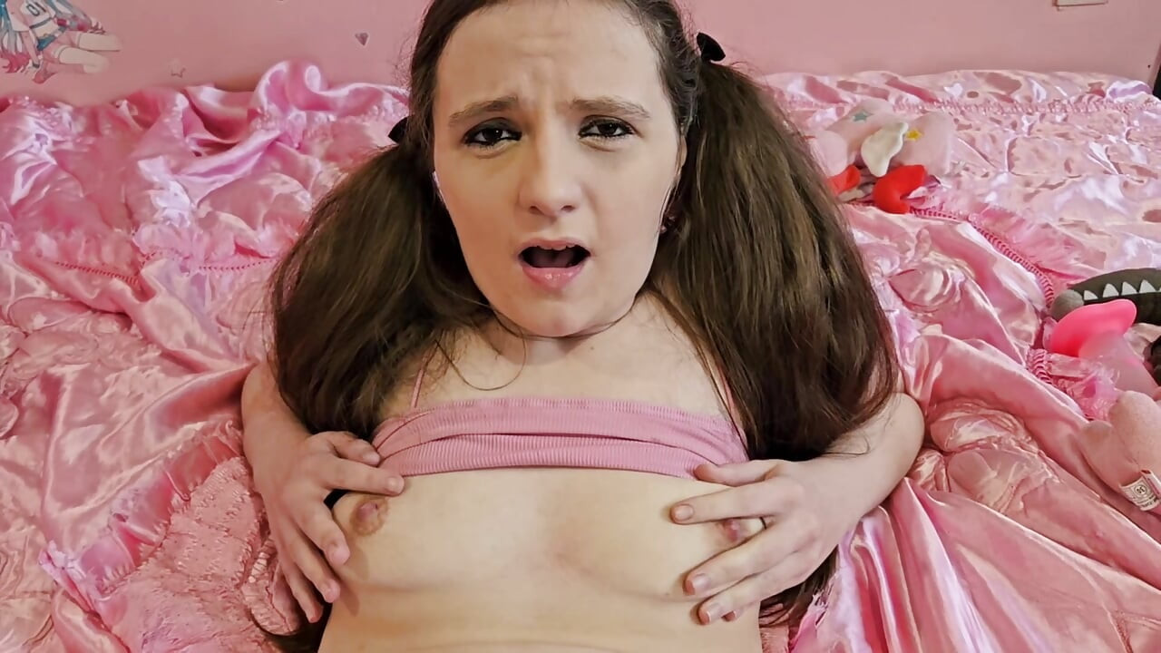 かわいい女の子がいろんなものでマスターベーションをする