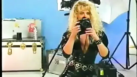 Electric Blue 43: большой вопрос с бюстом