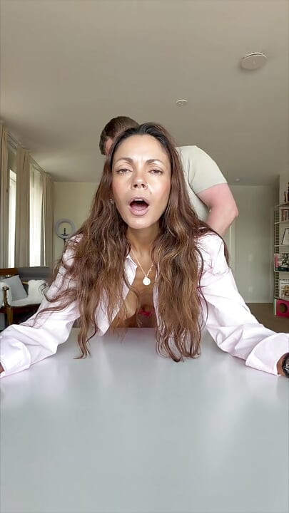 Angelina den analdrottningen tar en perfekt spermapaj i sin tajta röv - Hela filmen