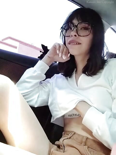 Mengusap diri di dalam kereta saya versi penuh