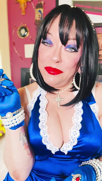 Tina Snua Chain Smokes 2 Cork Cigarettes In Satin With Gloves & Jewellery! - British Mature Smoking Smoker