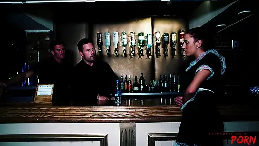 Jessica Martinez трахают, пока другая горничная наблюдает