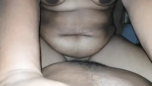 Соседка Unty отсосала и сходила с ума от случайной спермы внутрь