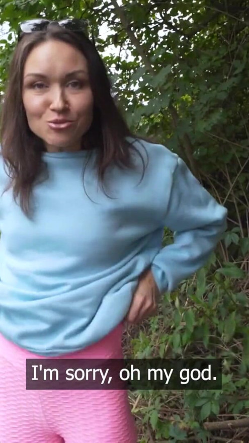 Public agent - fitness milf da mamada pública al aire libre Kristina Grace folla duro y rápido en primer plano | Clip 2