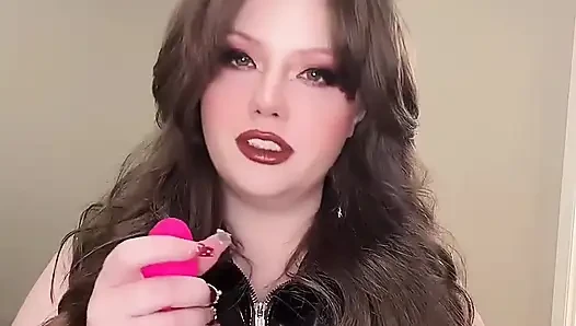 Dommy üvey anne itaatkarını aşağılıyor
