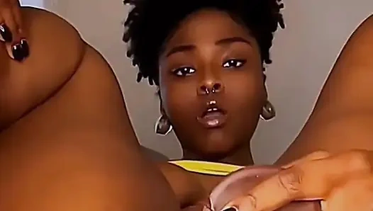 Schwarze ebenholz-muschi feuchte dildo ficken stöhnen