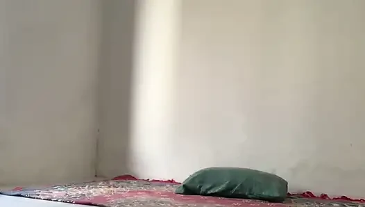 Karım gelen kutusuyla eğleniyor. Ve taban