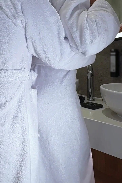 Pacarku ngentot aku habis-habisan di kamar mandi saat suamiku lagi nggak di rumah